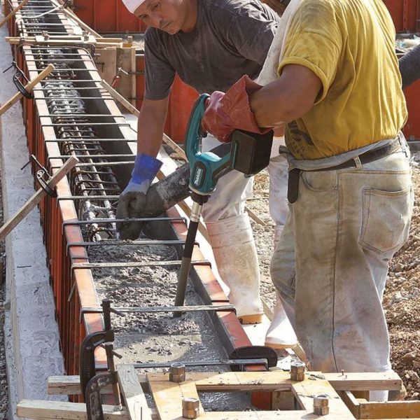 Makita-Akku-Beton-Vedrichter-ohne-Ladegerät-DVR450Z -1