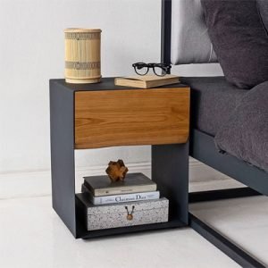 Nachttisch für mehr Komfort und Stauraum am Bett